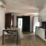 Modern And Cosy Apt Arco Della Pace