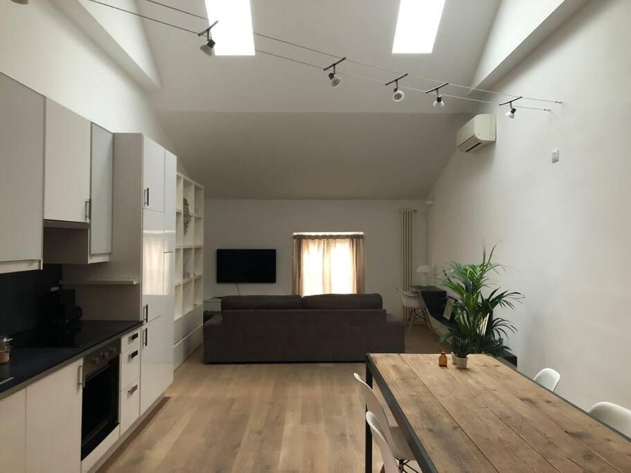 Modern And Cosy Arco Della Pace Appartement