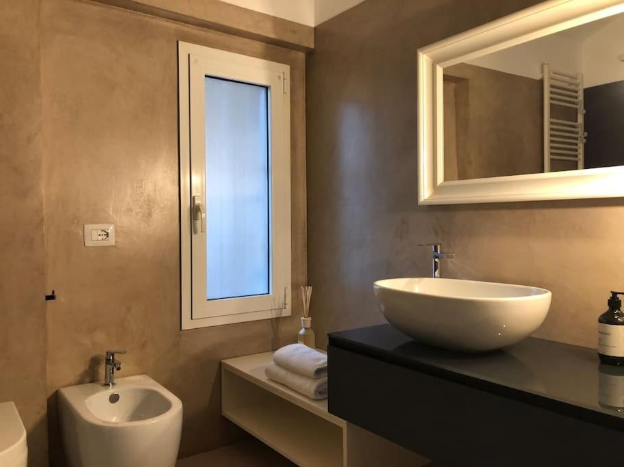 Modern And Cosy Arco Della Pace Appartement *